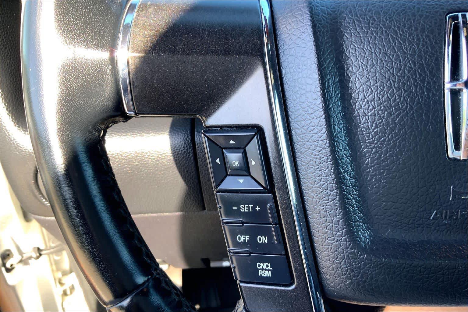 Used 2017 Lincoln Navigator Select RWD image 24