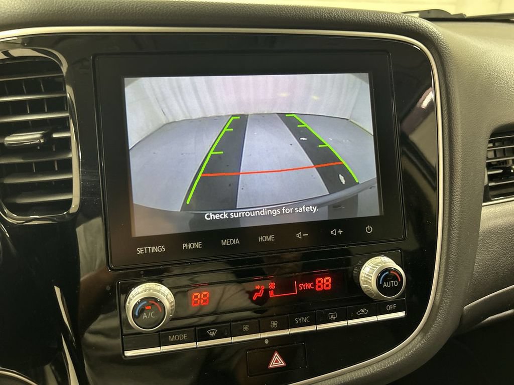 Used 2020 Mitsubishi Outlander SE AWD/4WD image 15