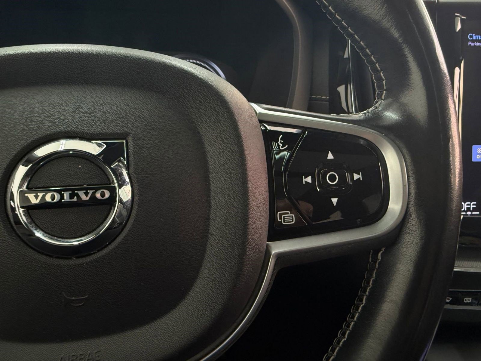 Used 2021 Volvo XC60 T8 R-Design w/ Advanced Package AWD/4WD image 27