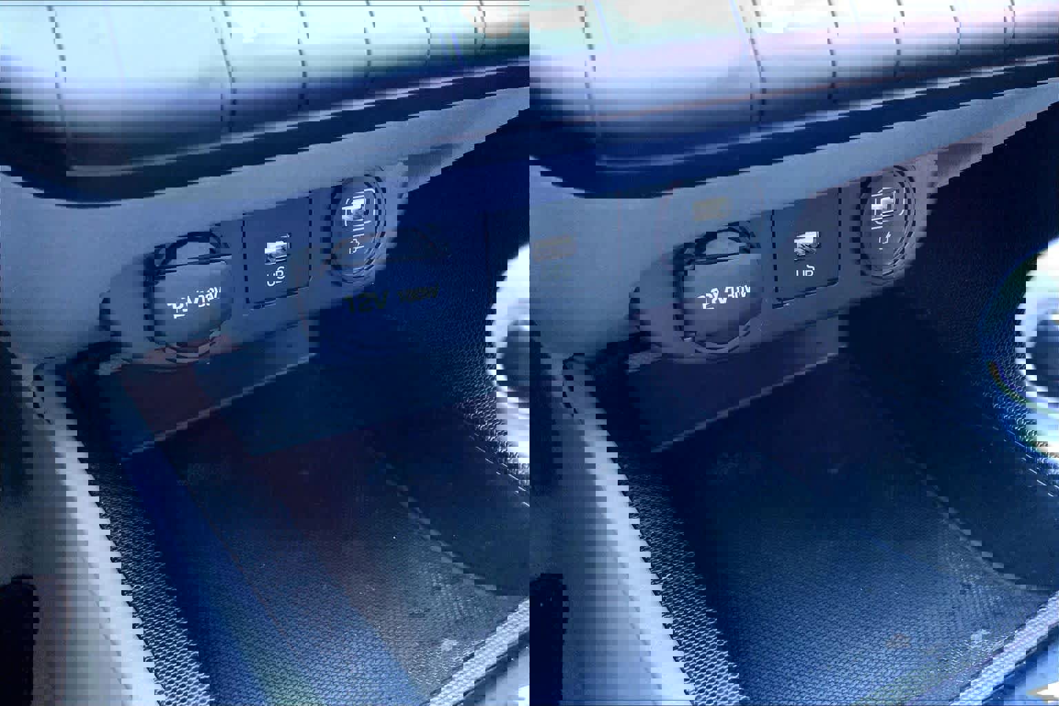 Used 2023 Hyundai Elantra SEL w/ Preferred Accessory Package FWD image 34