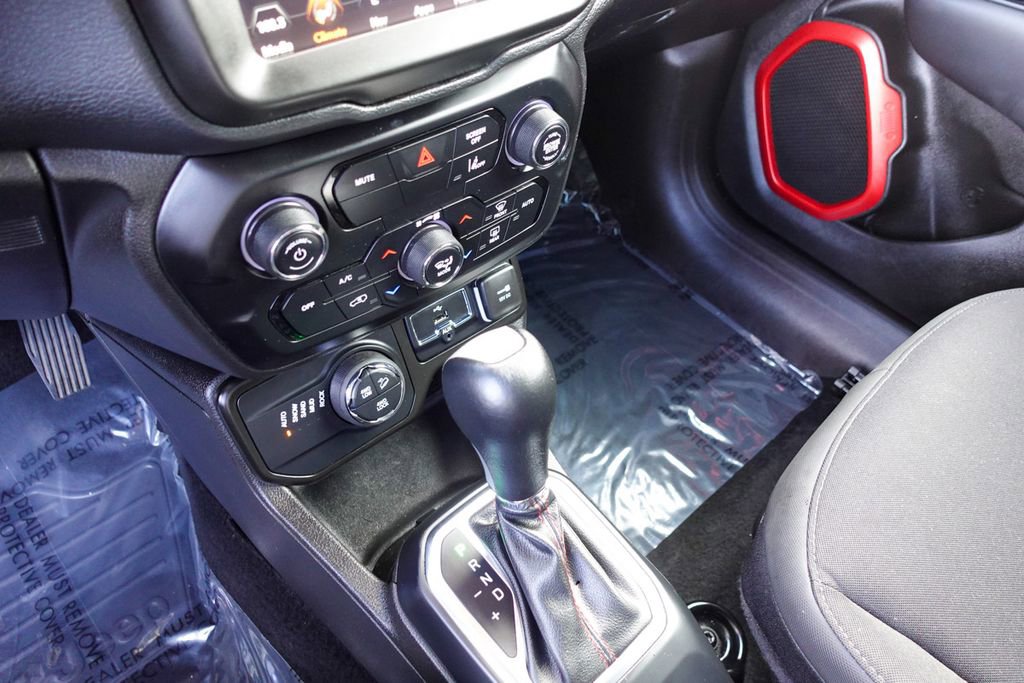 Used 2023 Jeep Renegade Trailhawk image 22