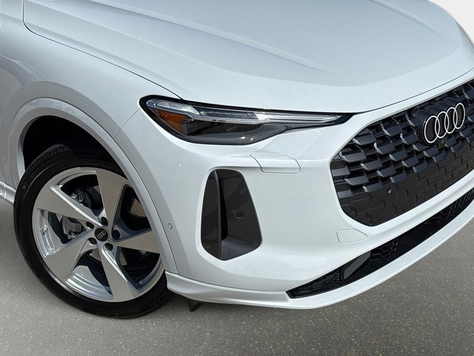 Certified 2025 Audi Q5 2.0T Premium Plus w/ Premium Plus image 6