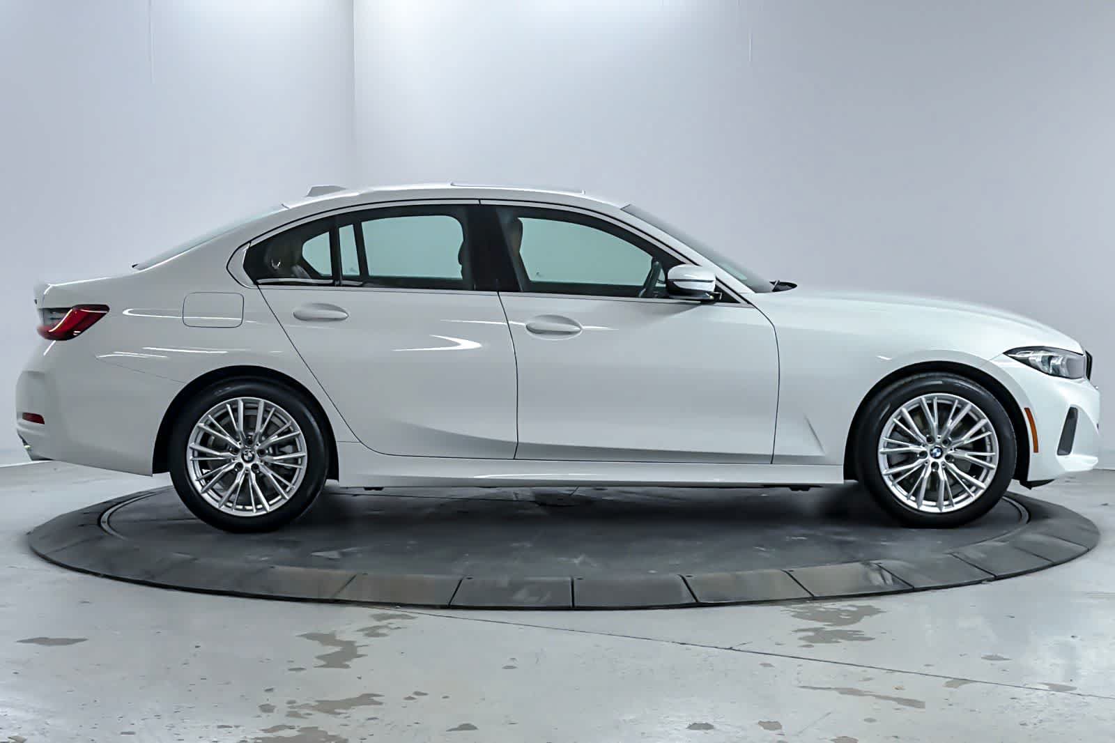 Used 2024 BMW 330i Sedan w/ Premium Package RWD image 8