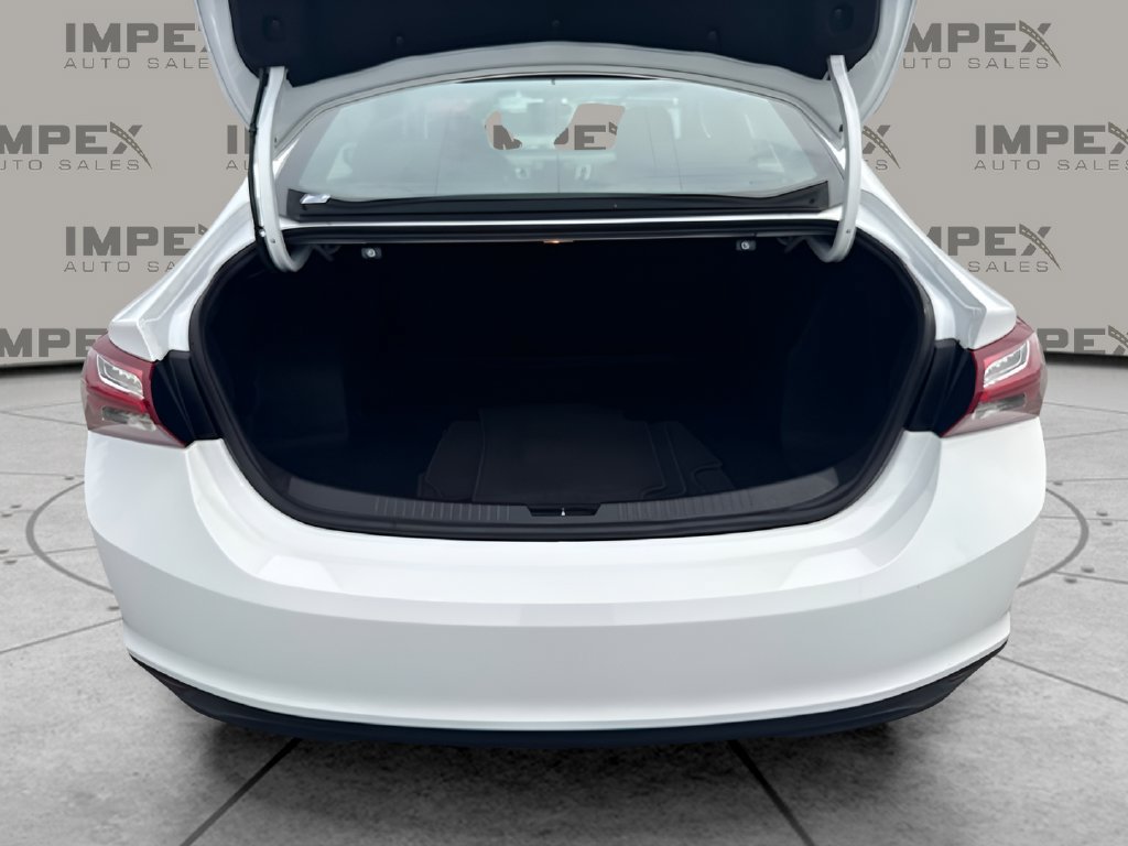 Used 2022 Chevrolet Malibu LT FWD image 16