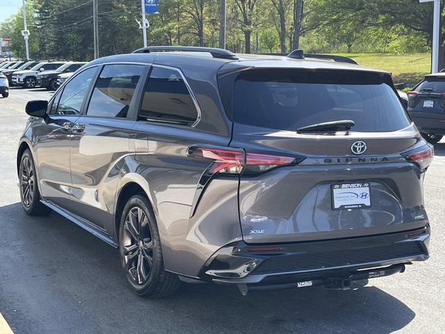 Used 2022 Toyota Sienna XSE image 4