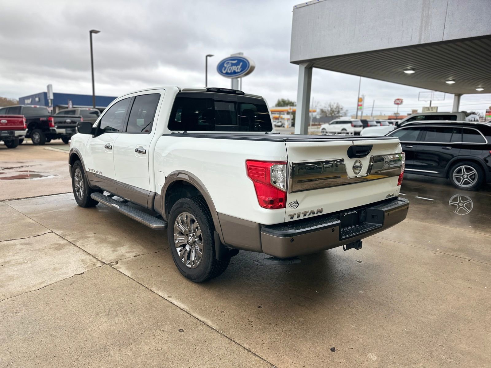 Used 2018 Nissan Titan Platinum Reserve w/ Platinum Utility Package image 10