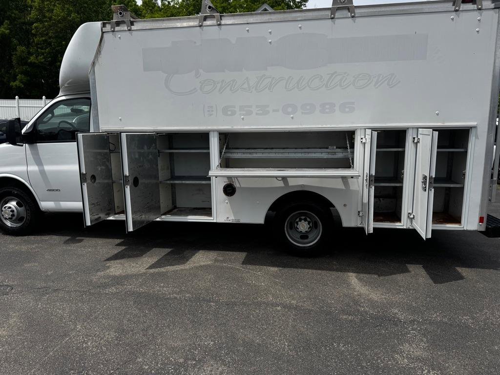Used 2017 Chevrolet Express 4500 RWD image 13