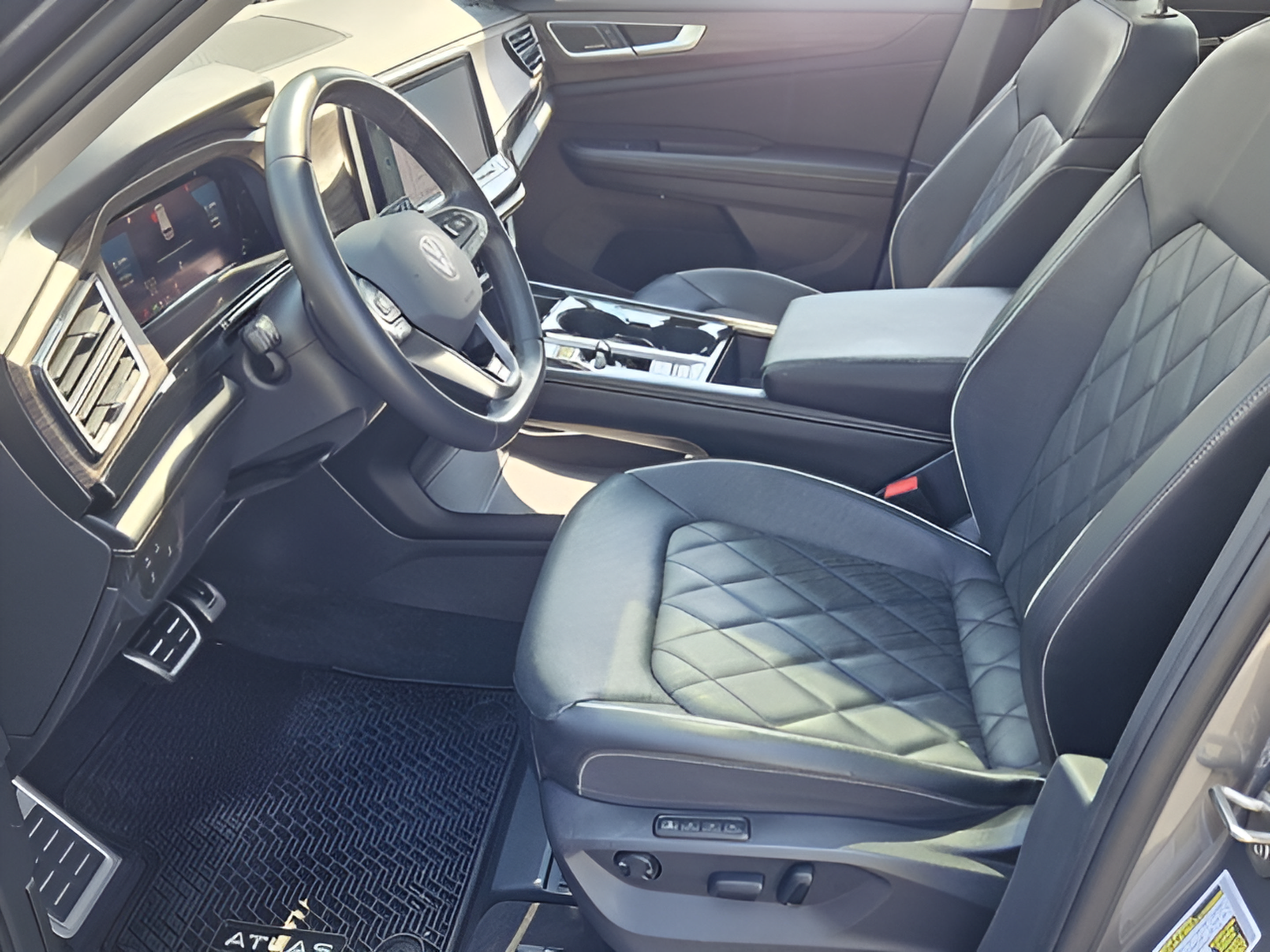 Used 2024 Volkswagen Atlas SEL Premium R-Line AWD/4WD image 13