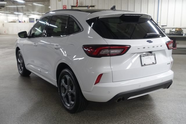 Used 2023 Ford Escape ST-Line w/ Tech Pack #1 AWD/4WD image 5