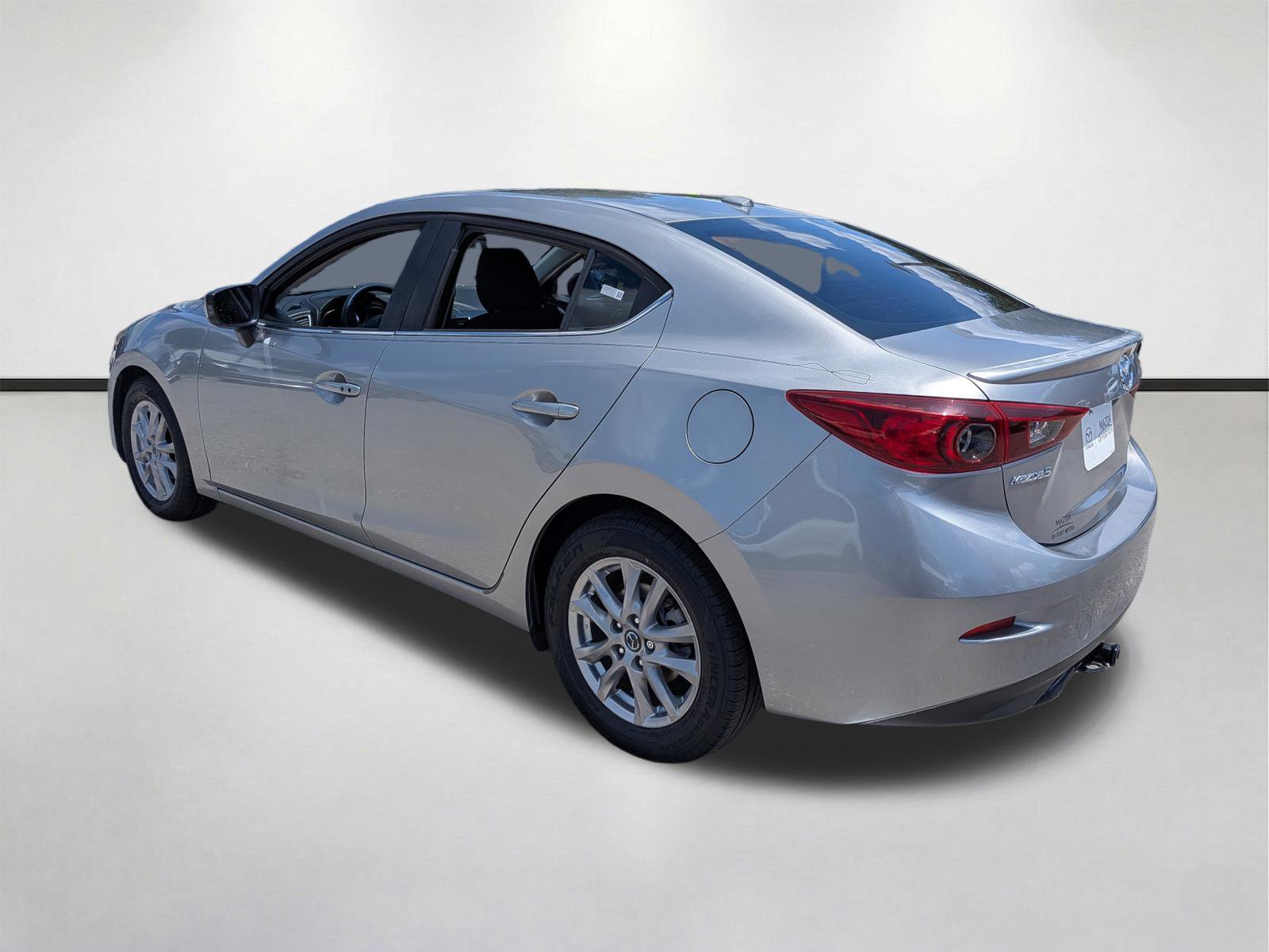 Used 2015 MAZDA MAZDA3 i Touring w/ Technology Package FWD image 6