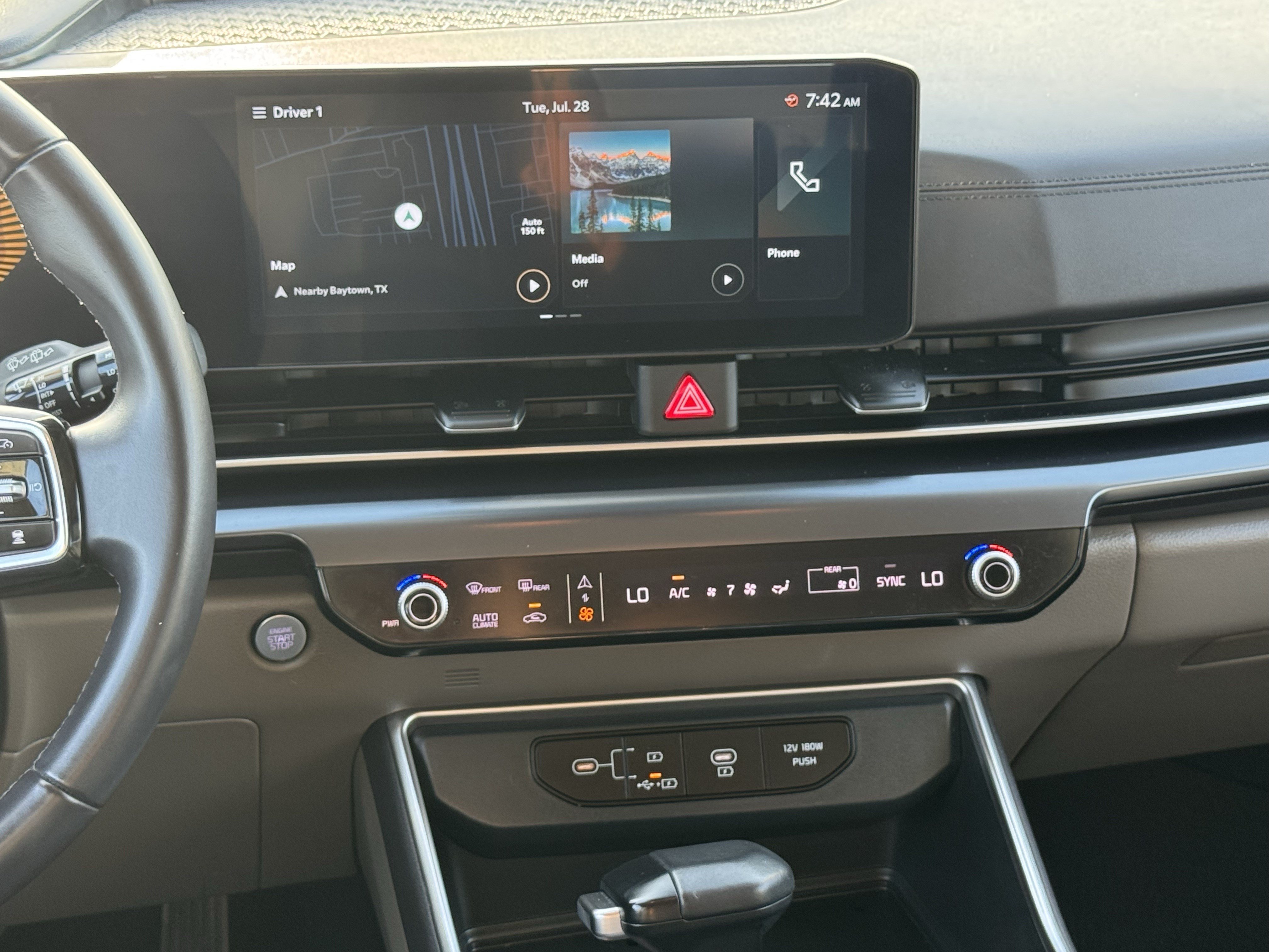 Used 2025 Kia Carnival FWD image 16