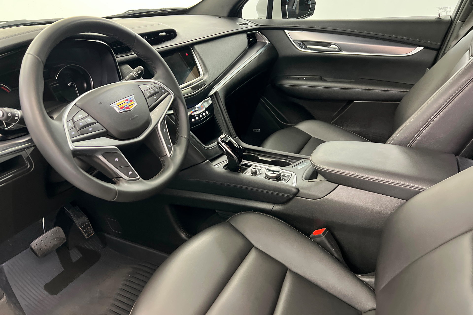 Used 2025 Cadillac XT5 Luxury w/ LPO, Floor Liner Package AWD/4WD image 15