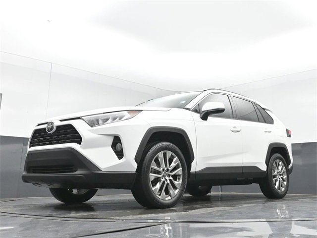 Used 2020 Toyota RAV4 XLE Premium image 44