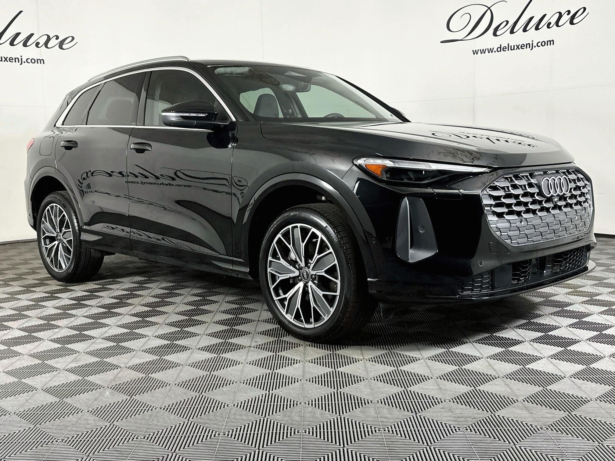 Used 2025 Audi Q5 Premium Plus AWD/4WD image 1