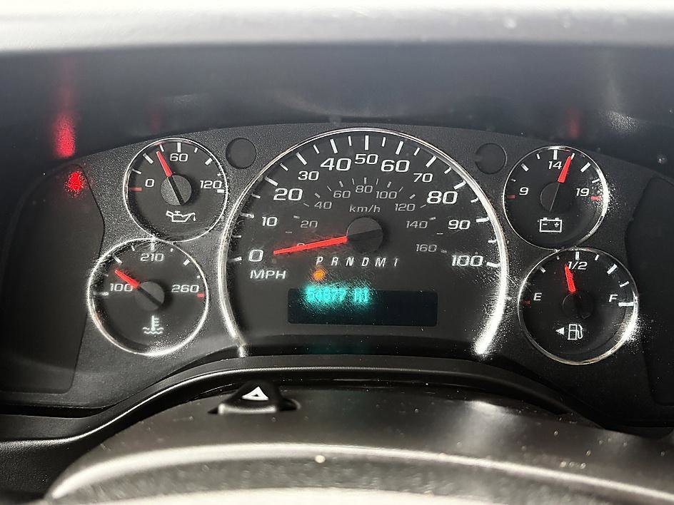 Used 2025 Chevrolet Express 2500 Extended RWD image 14