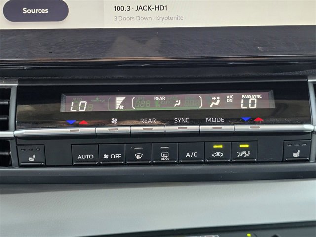 Used 2025 Toyota Sienna XLE image 15