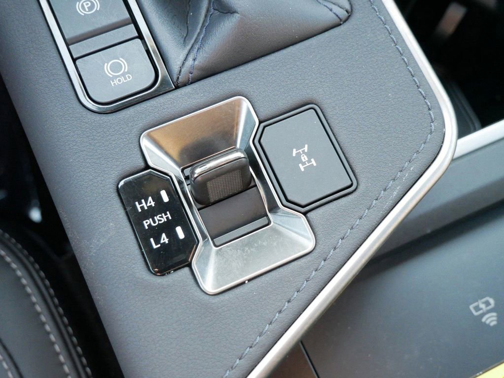 Used 2024 Lexus GX 550 w/ Cold Area Package AWD/4WD image 26