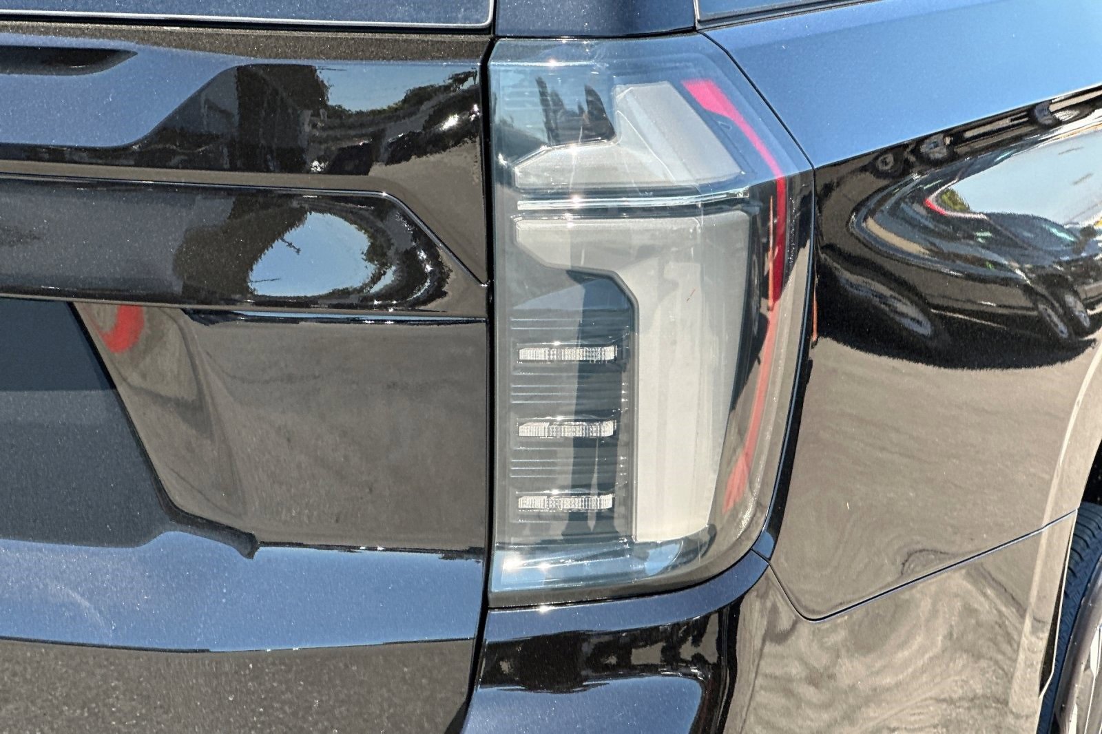 New 2025 Chevrolet Suburban High Country image 33