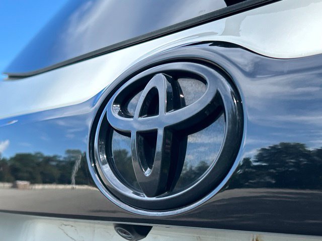 Used 2019 Toyota Highlander SE w/ Nightshade Edition AWD/4WD image 18