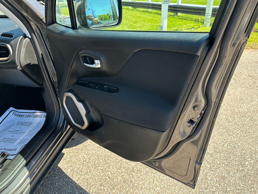Used 2017 Jeep Renegade Latitude AWD/4WD image 10