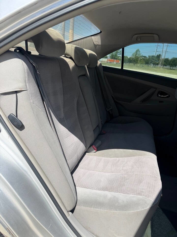 Used 2010 Toyota Camry LE image 10