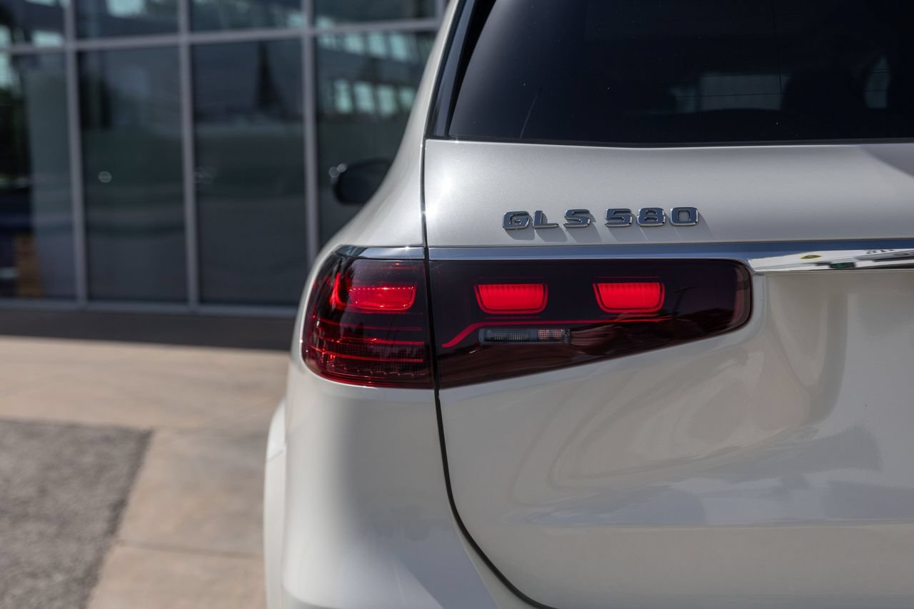 Used 2024 Mercedes-Benz GLS 580 4MATIC image 11
