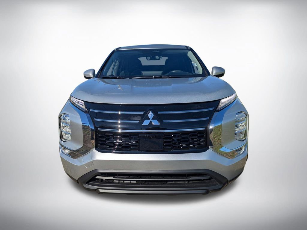 New 2026 Mitsubishi Outlander ES image 8