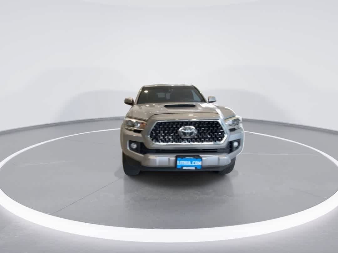 Certified 2019 Toyota Tacoma TRD Sport AWD/4WD image 3