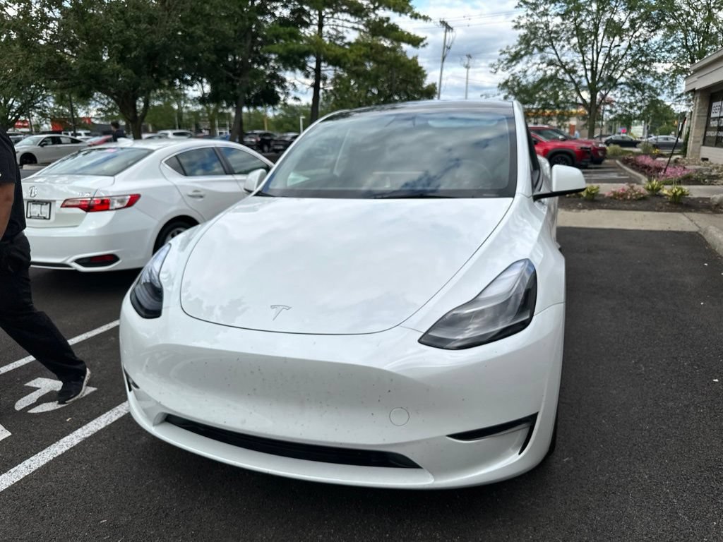 Used 2023 Tesla Model Y AWD image 1