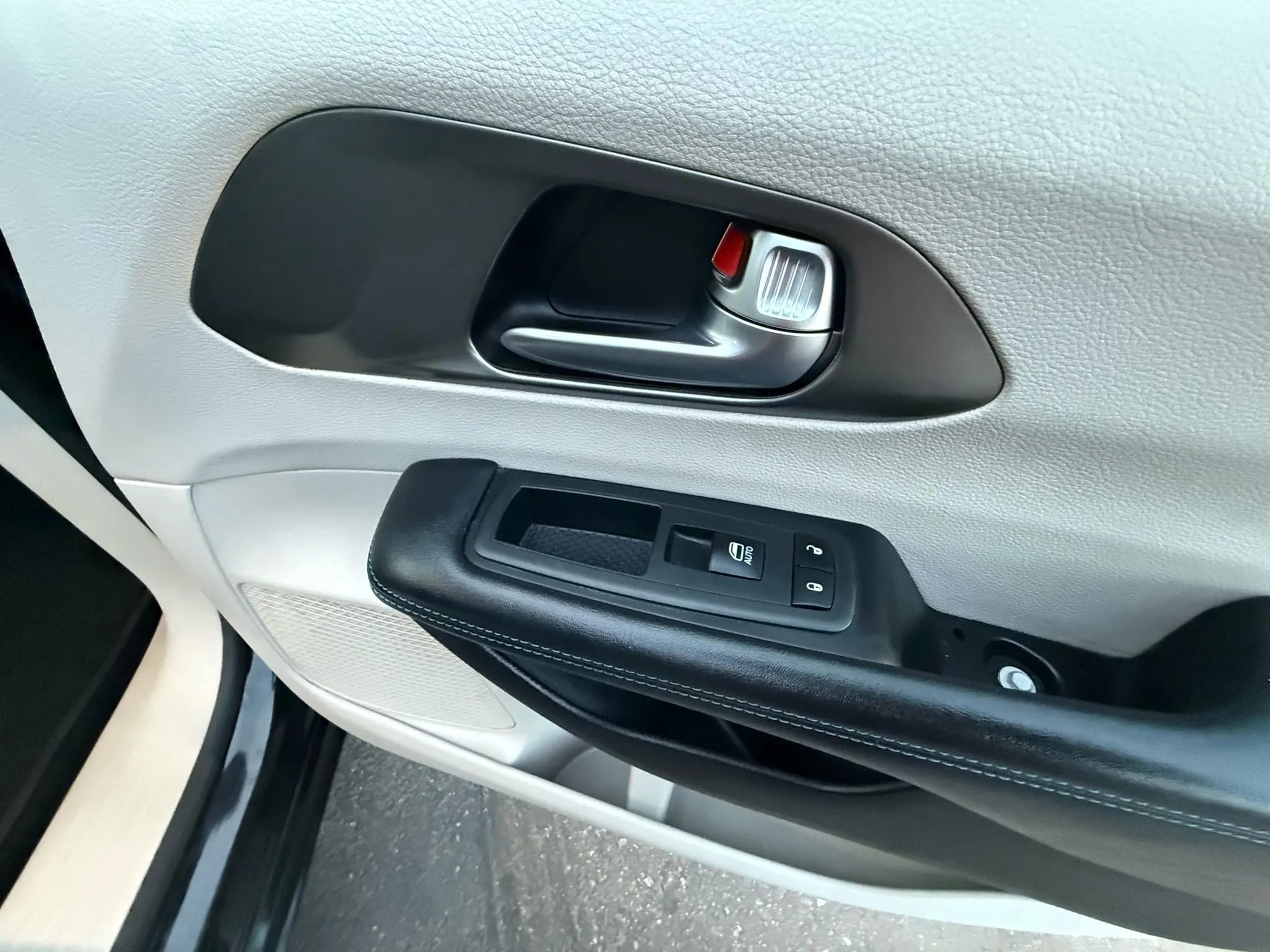 Used 2021 Chrysler Pacifica Touring-L image 28
