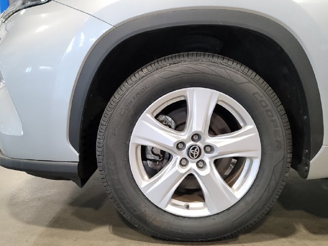 Used 2023 Toyota Highlander L FWD image 14