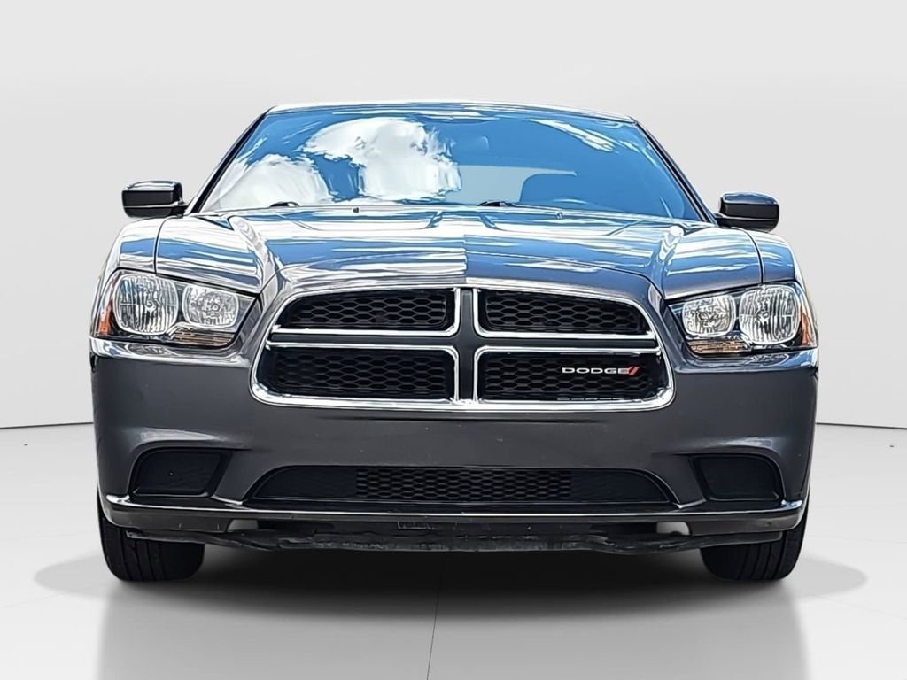 Used 2014 Dodge Charger SE RWD image 2