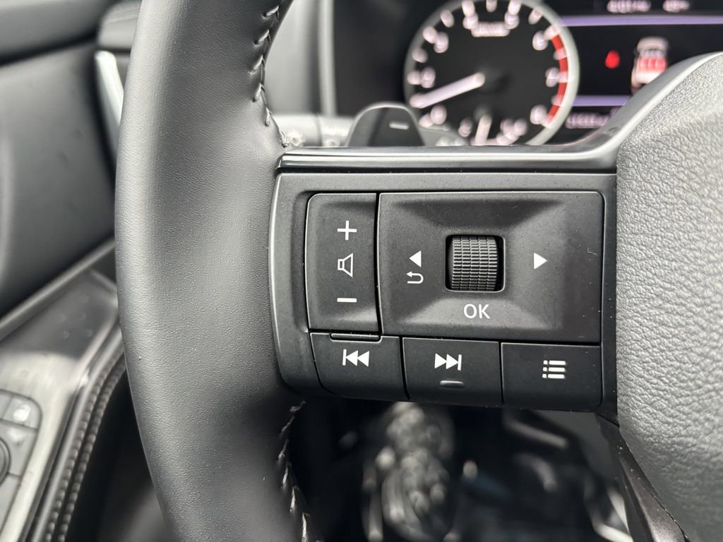 Used 2025 Nissan Rogue SV image 14