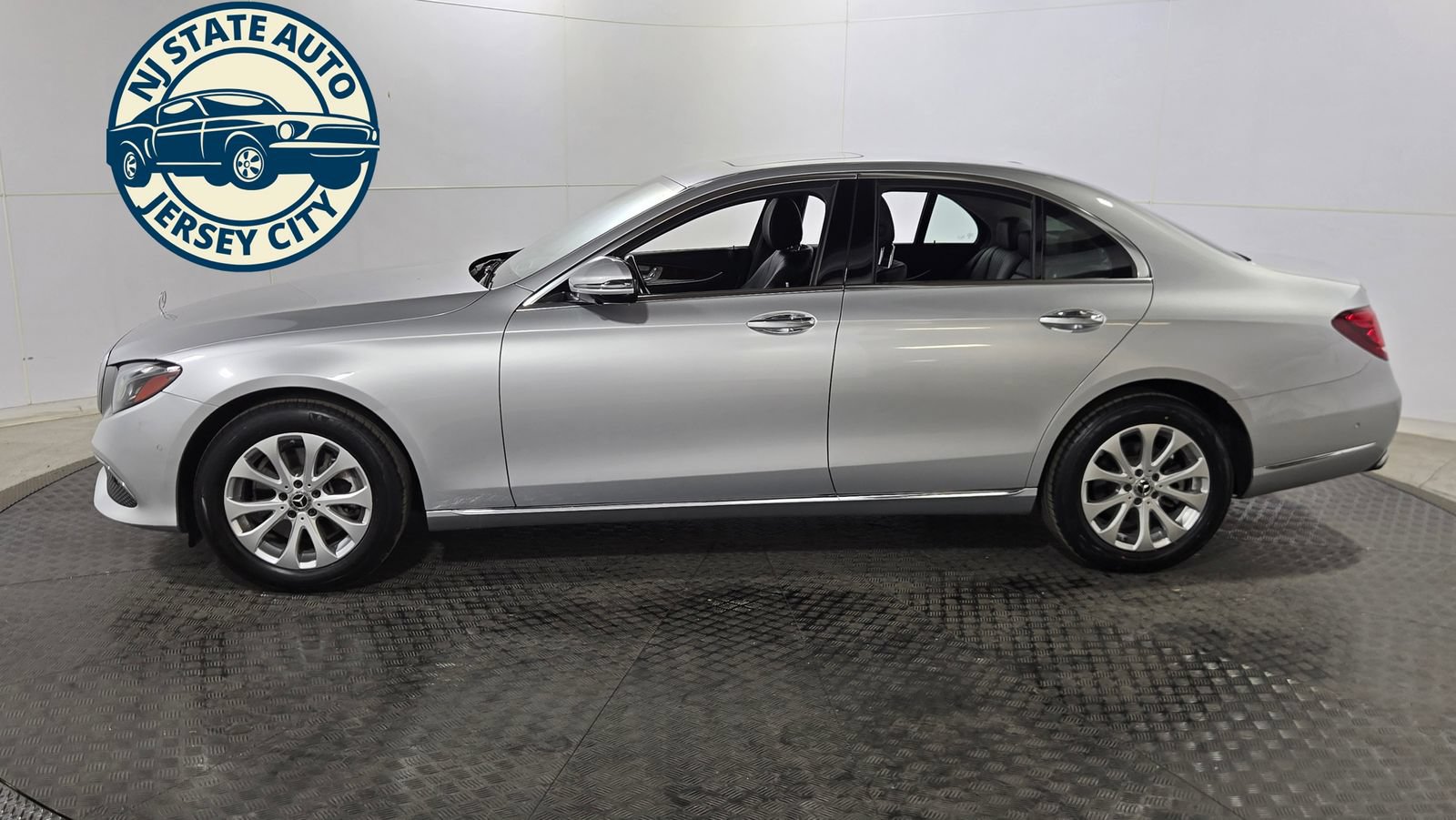 Used 2018 Mercedes-Benz E 300 4MATIC w/ Premium 3 Package (Q03) image 4