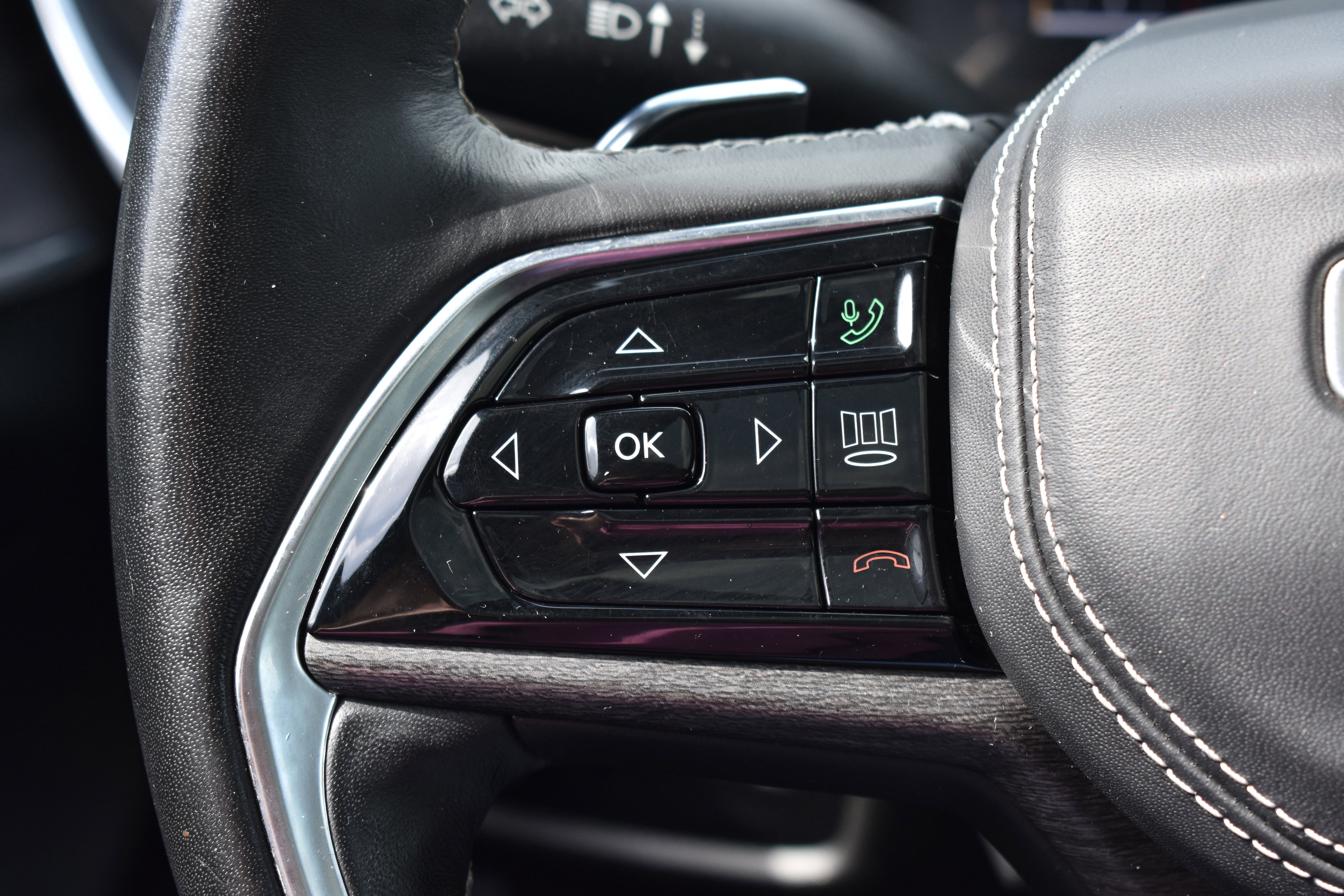 Used 2021 Jeep Grand Cherokee L Overland w/ Luxury Tech Group IV image 15