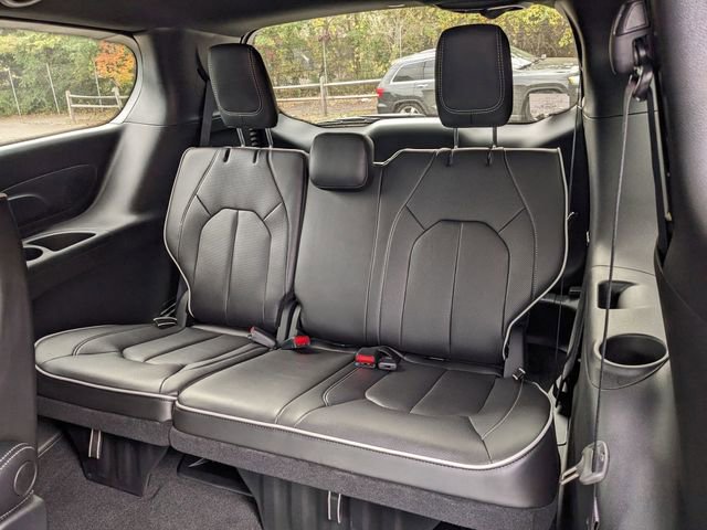 New 2026 Chrysler Pacifica Limited w/ S Appearance Package image 12