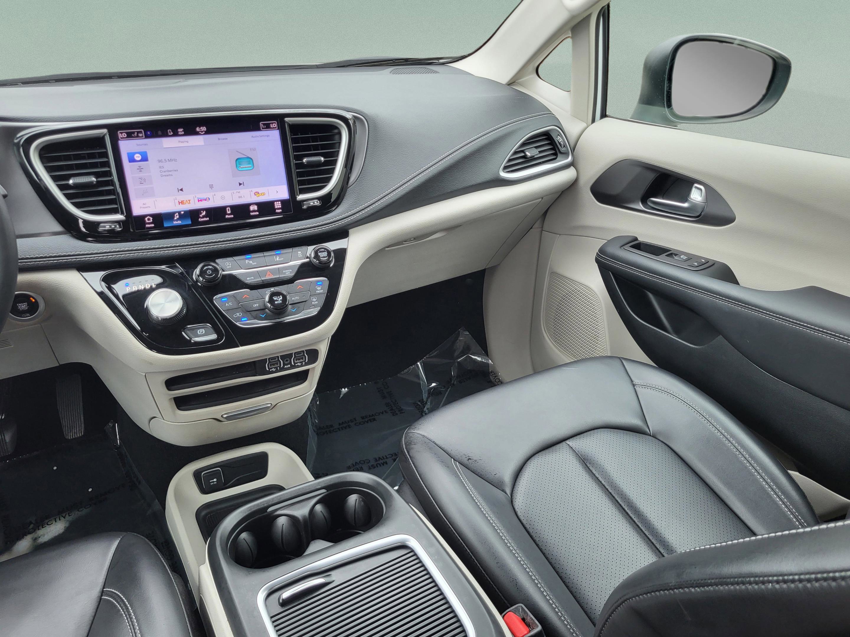 Used 2023 Chrysler Pacifica Touring-L AWD/4WD image 40