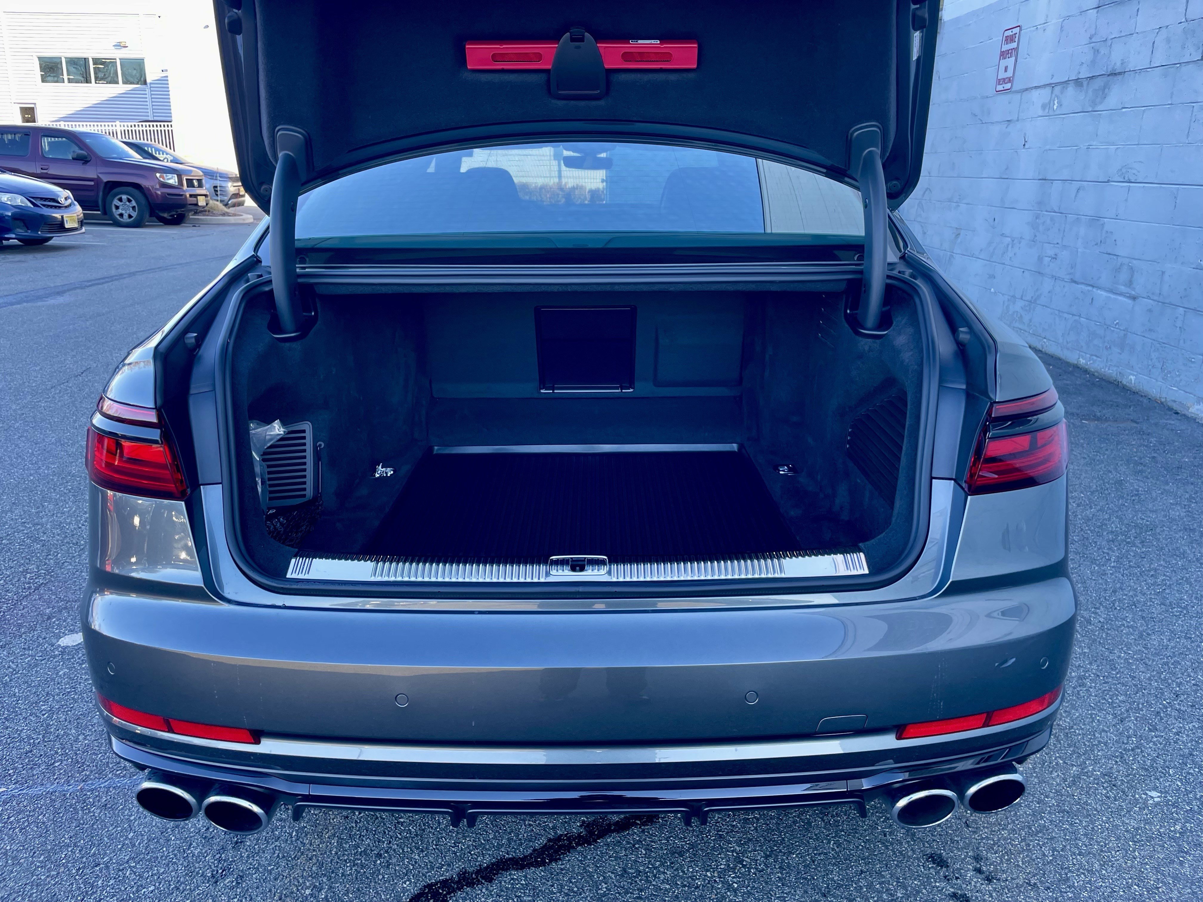 Used 2025 Audi S8 image 37