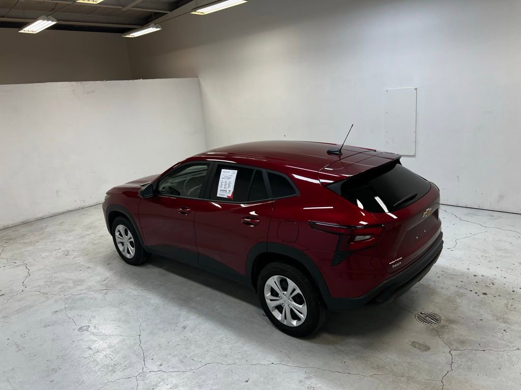 Used 2025 Chevrolet Trax LS image 5