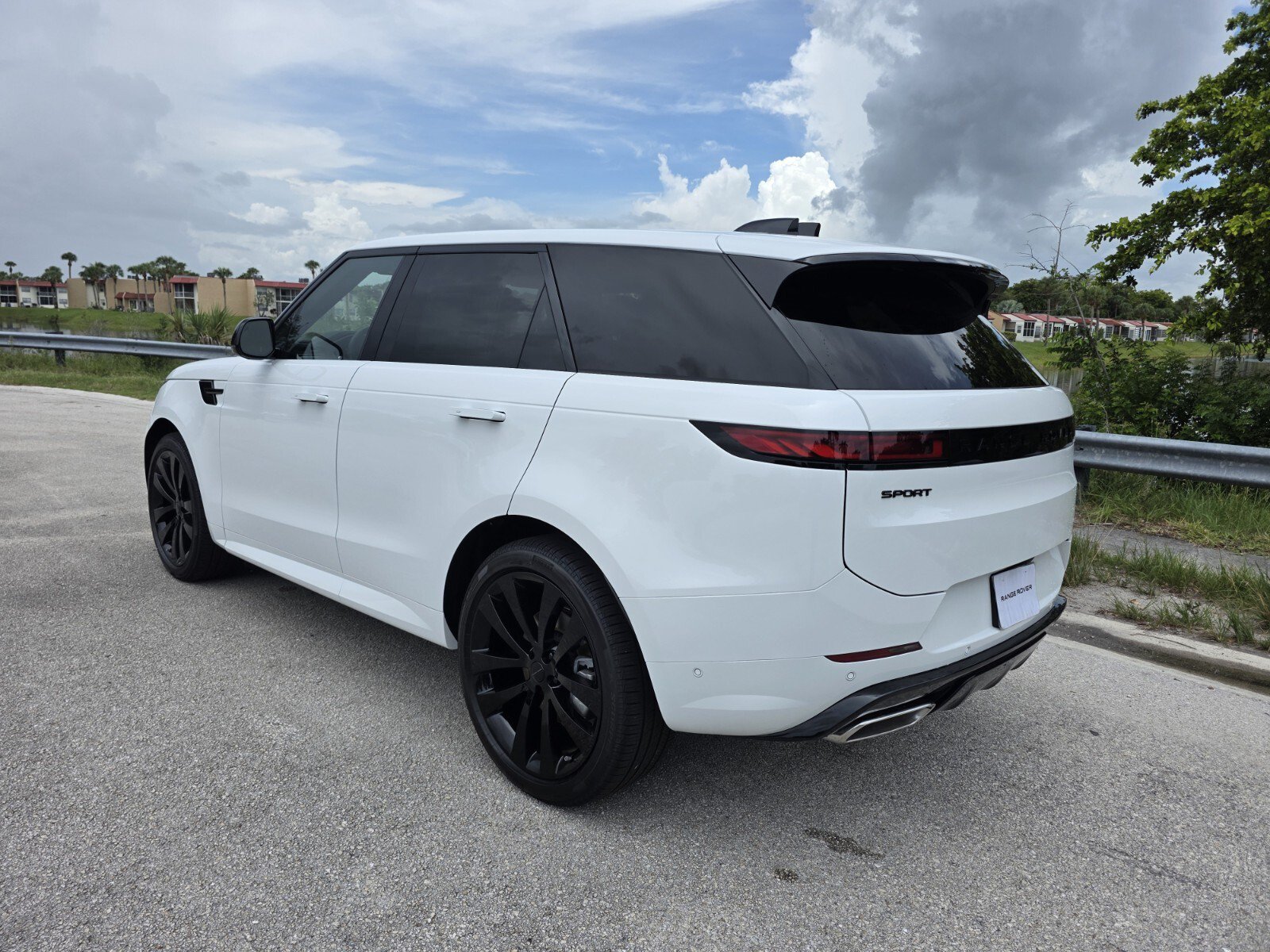 New 2026 Land Rover Range Rover Sport Dynamic SE AWD/4WD image 2