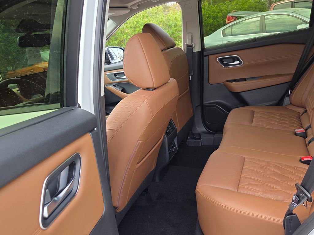 New 2026 Nissan Rogue Platinum image 5