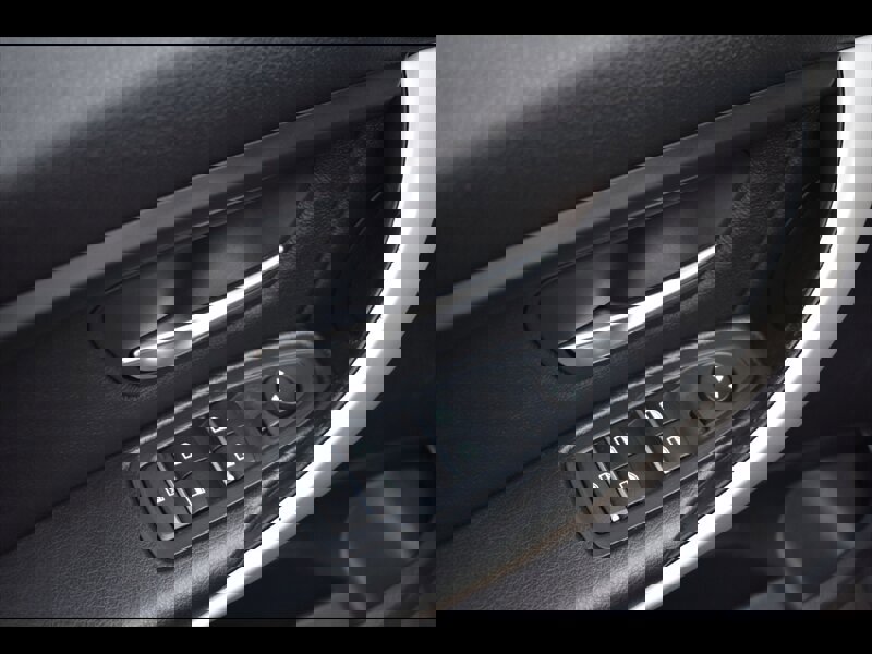 Used 2016 BMW 320i Sedan w/ Sport Package image 18