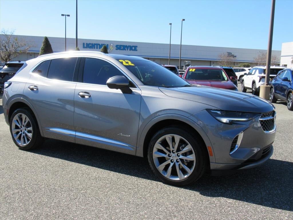 Used 2022 Buick Envision Avenir w/ Technology Package II FWD image 2