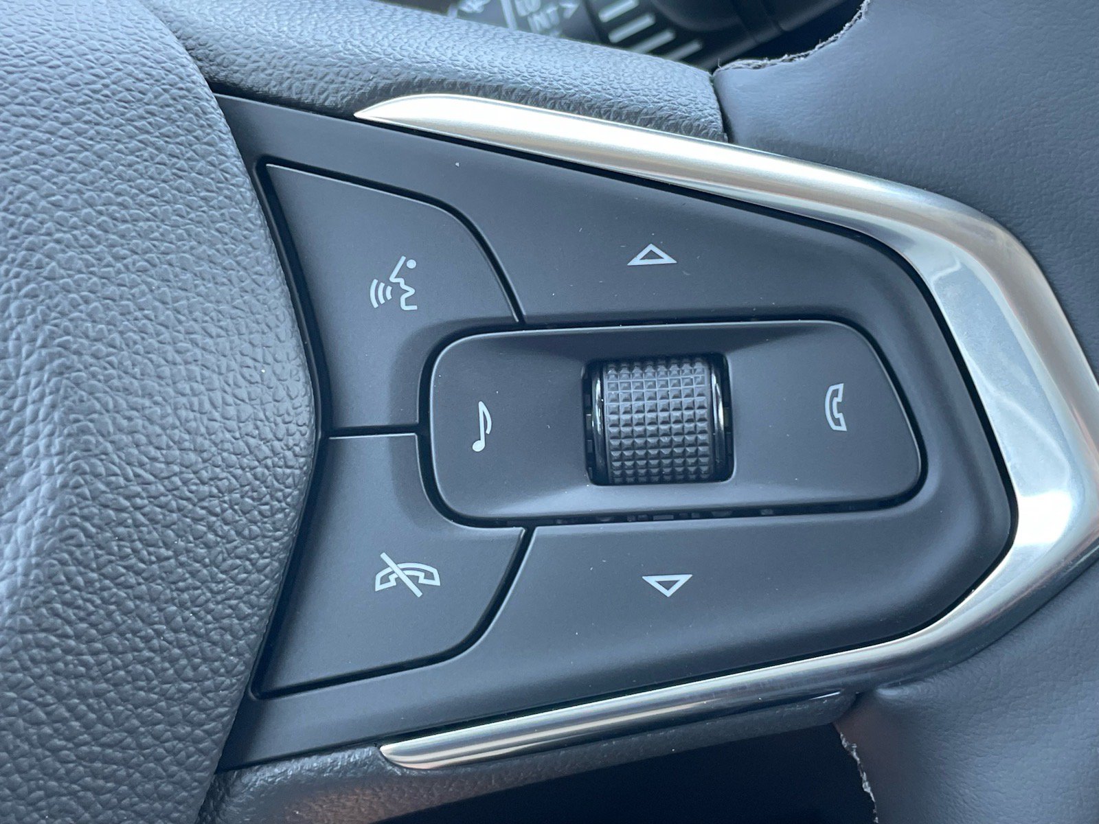 New 2026 Chevrolet Trax LT w/ LT Convenience Package FWD image 10