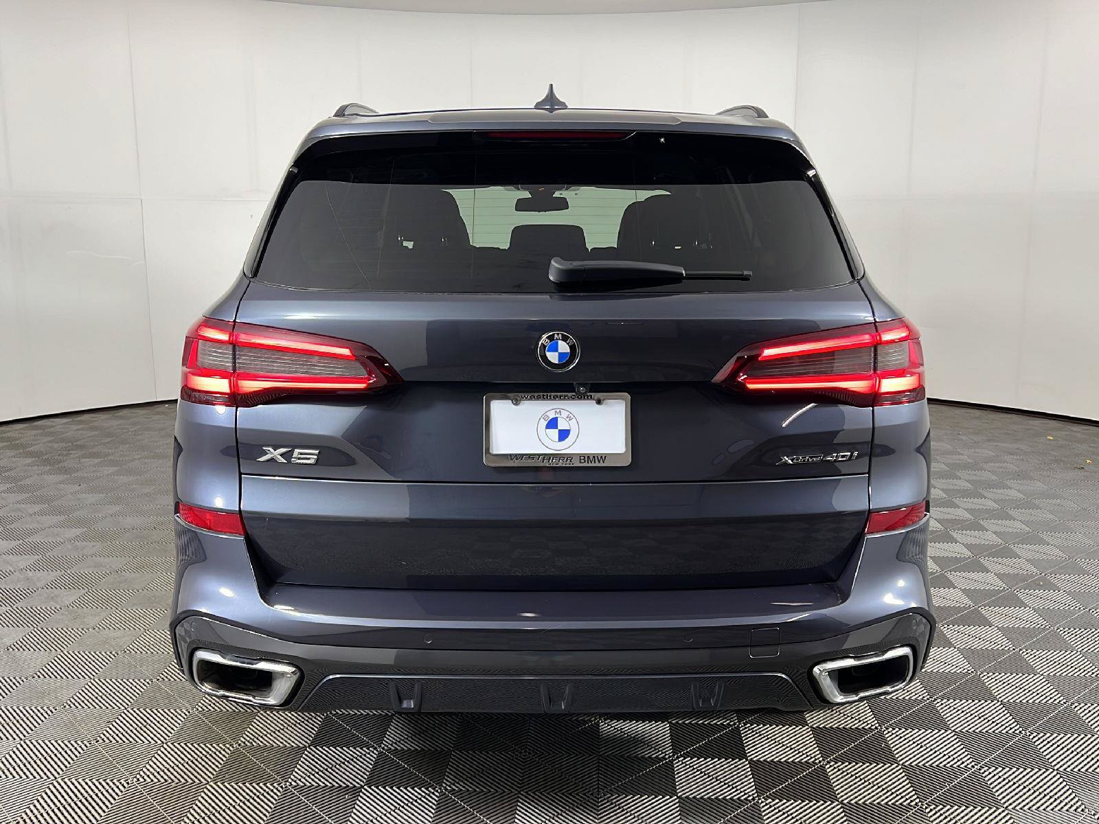 Used 2022 BMW X5 xDrive40i w/ M Sport Package AWD/4WD image 6