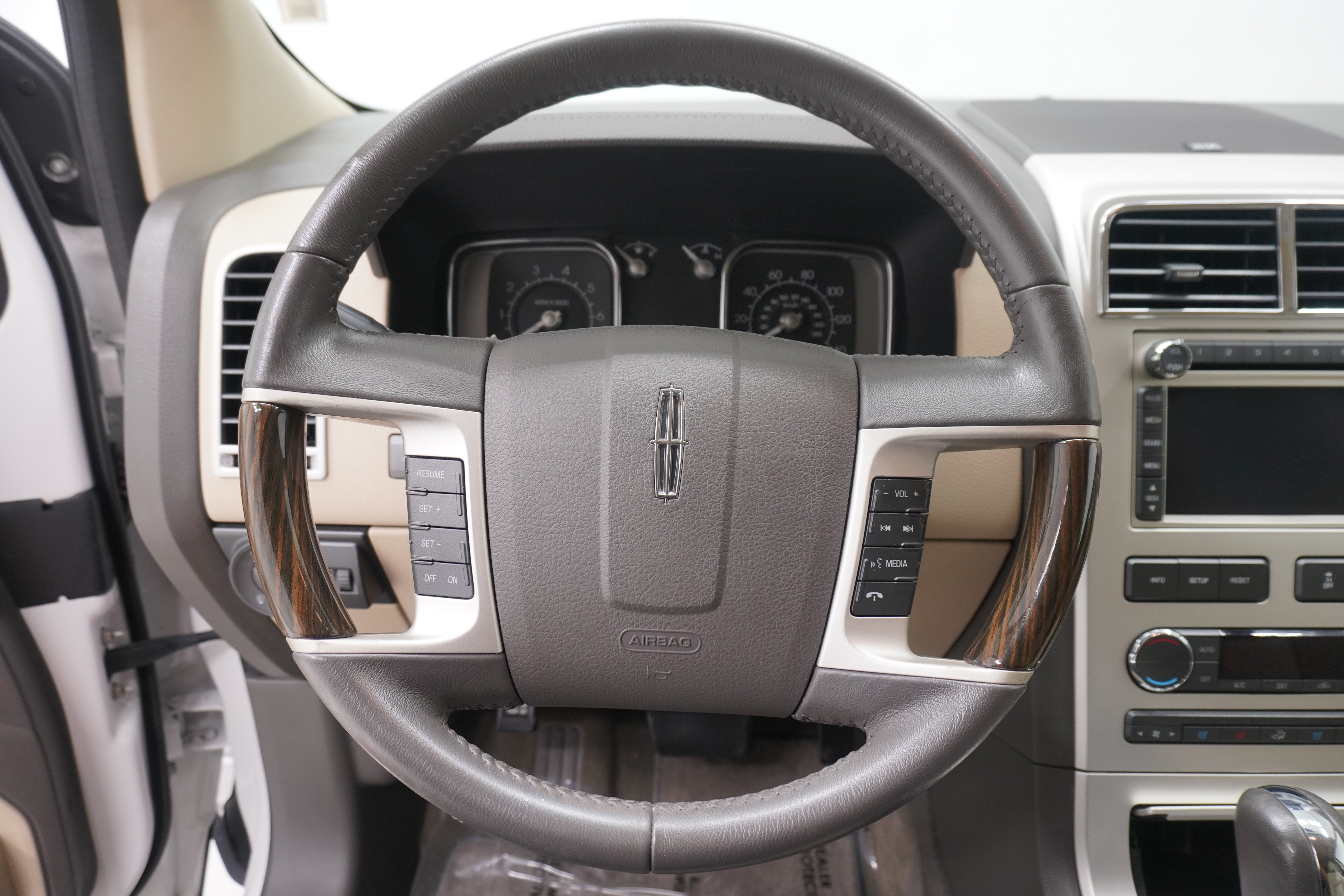 Used 2009 Lincoln MKX 2WD image 14