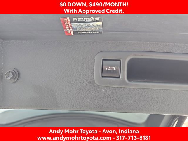 Used 2020 Toyota Highlander XLE image 32
