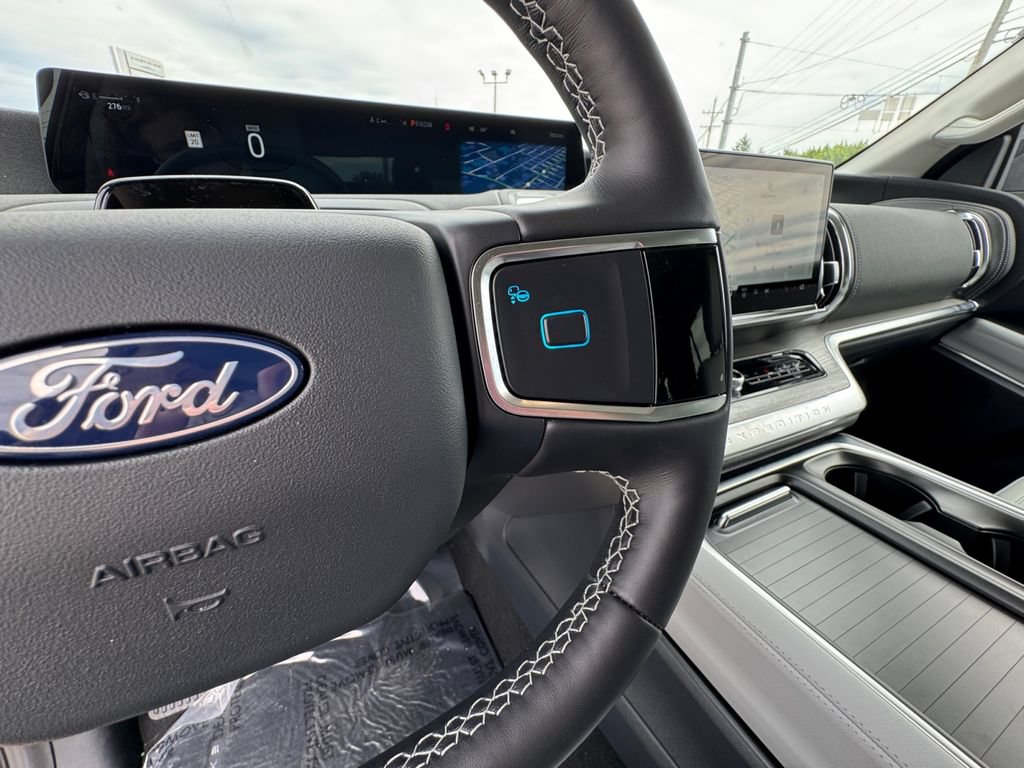 Used 2026 Ford Expedition Platinum w/ Driver's Package AWD/4WD image 23