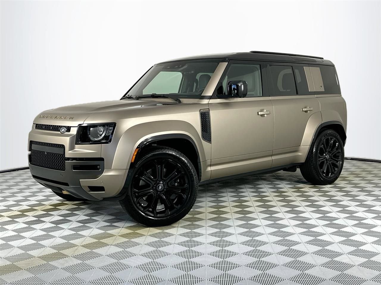 Used 2025 Land Rover Defender 110 image 1