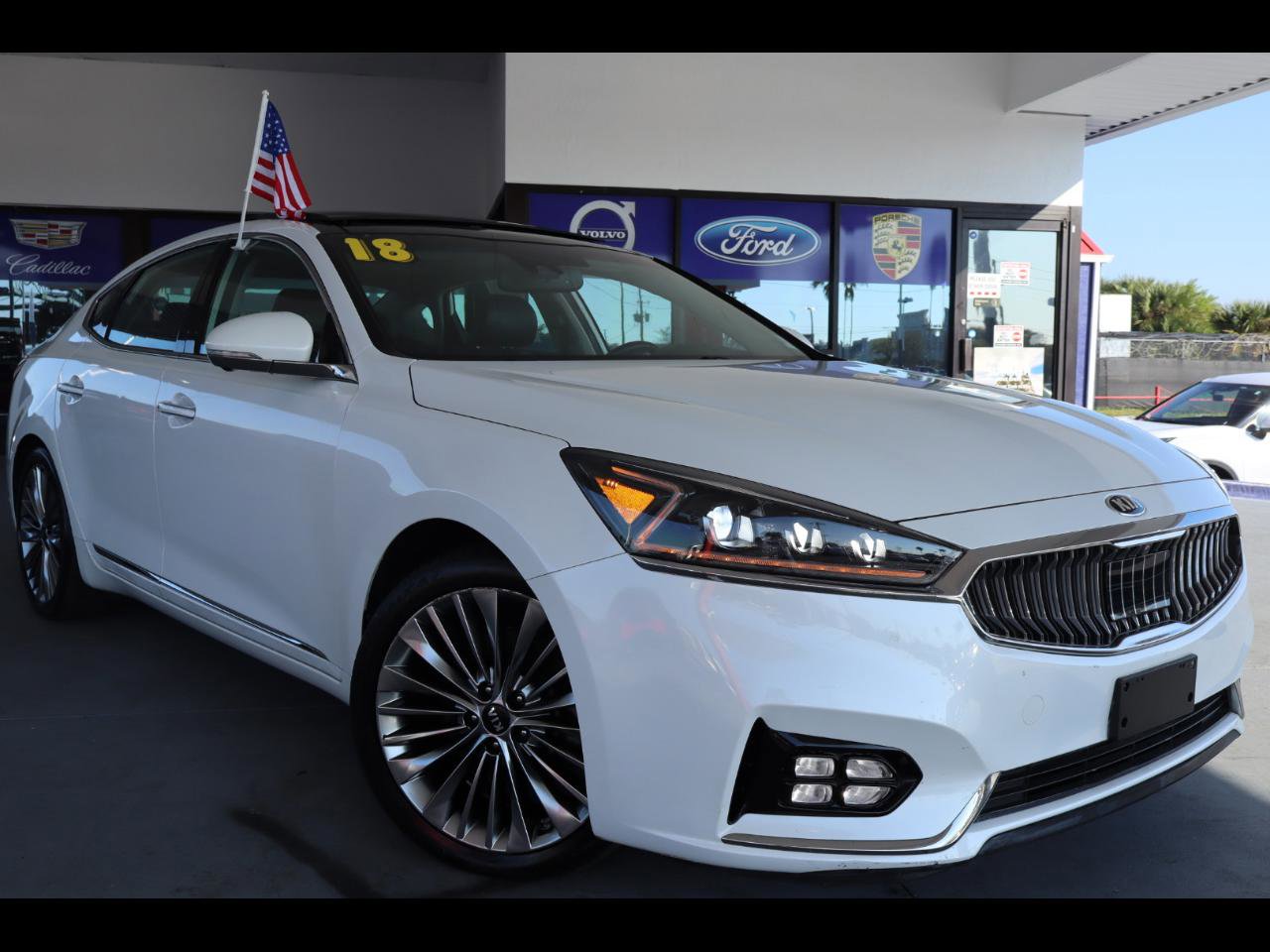 Used 2018 Kia Cadenza Limited image 1